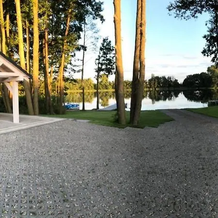 Pod Jesionem Nad Jeziorem *