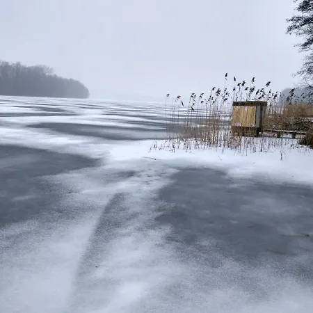 Pod Jesionem Nad Jeziorem Slawianowo