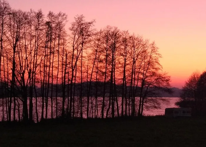 Pod Jesionem Nad Jeziorem *